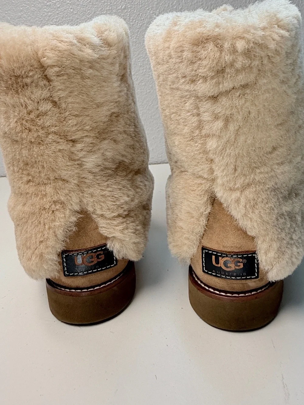 UGG Australia Maylin Sheepskin Cuff Boots Chestnut Suede Fur Winter Boots Size 8